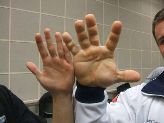 Denis Csyplenkov Comparing Hands