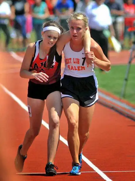 When this girl turned around during a race to help a girl who had fallen down. That girl was her opponent