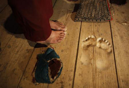 feet of monk Hua Chi