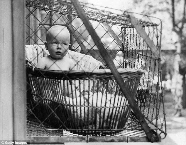 Baby cage