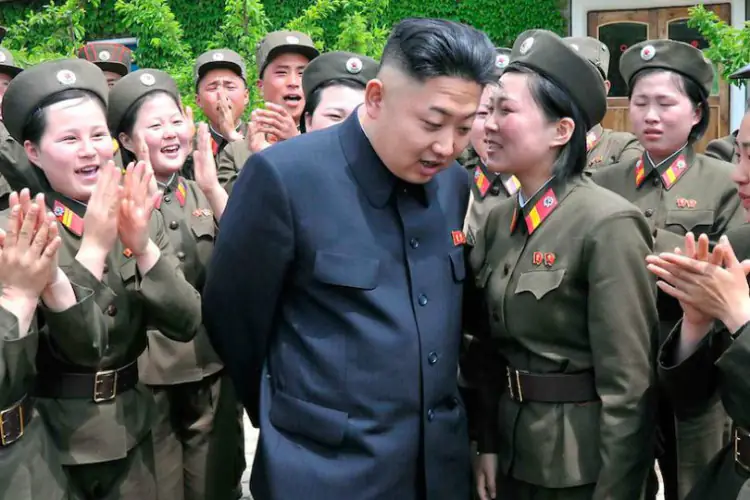 Kim Jong-un with women