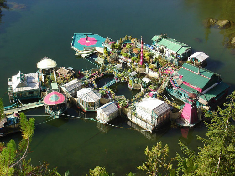 Floating House - Freedom Cove