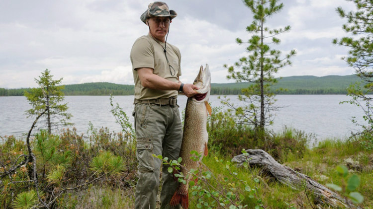 Putin with 21 kg Pike