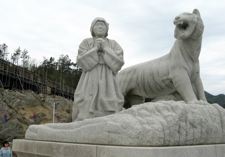 Statue of Bbyong and a Tiger on Jindo Island