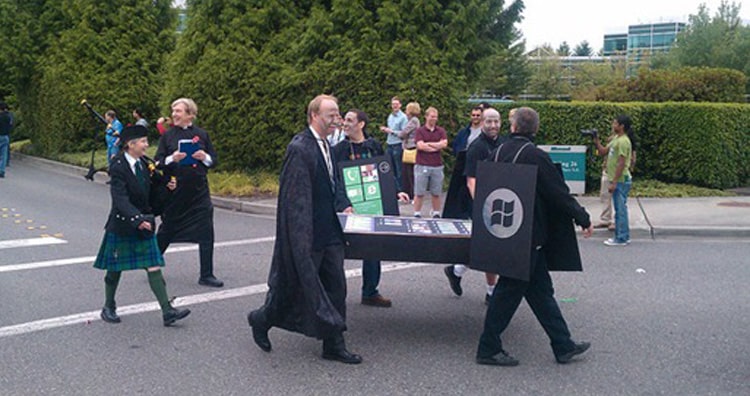 Microsoft staged a mock funeral for Apple’s iPhone and Blackberry