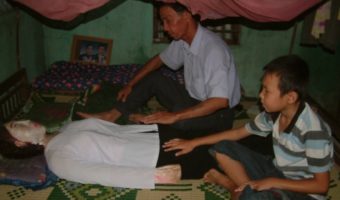 Picture Vietnamese Man Slept Next To Dead Wife for 5 Years