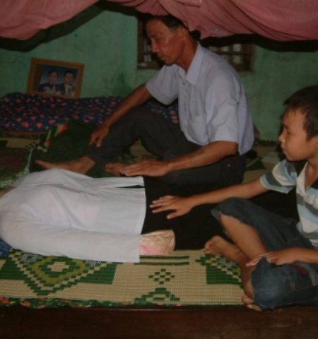 Picture Vietnamese Man Slept Next To Dead Wife for 5 Years