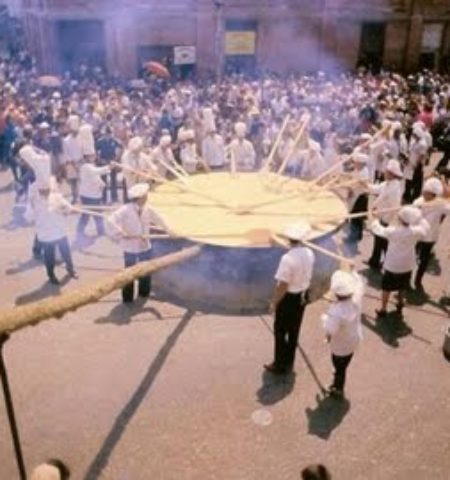 Picture World’s Largest Omelette Of 110,000 Eggs.
