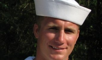 Picture Amazing Love Story In 22 Pictures.