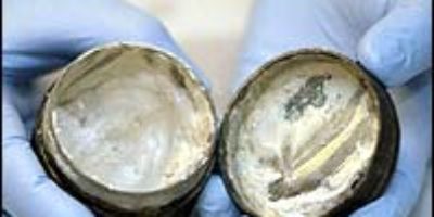 Picture World’s Oldest Cosmetic Cream Found in London!