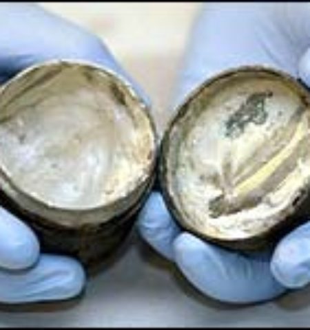 Picture World’s Oldest Cosmetic Cream Found in London!