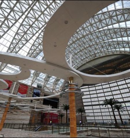 Picture World’s Largest Building : An Amazing Display of Modern Architecture!