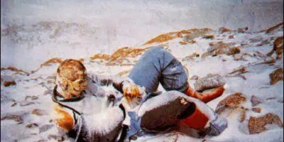 Picture Mount Everest, The Grave To Over 200 Dead Bodies