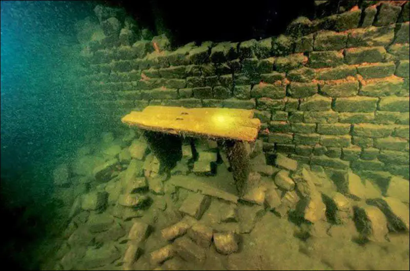 wooden structures remain surprisingly strong