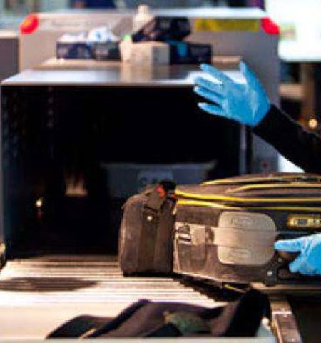 Picture “TSA Agent Stole Goods Worth $800,000 From Travelers Luggage. This Video Shows How They Do It”