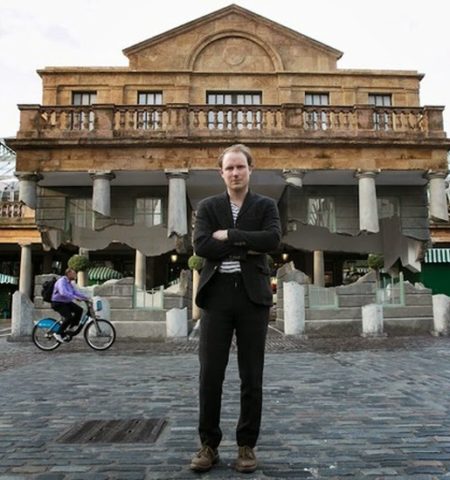 Picture Mind-bending Optical Illusion Suspends This Historical Building In Mid-Air