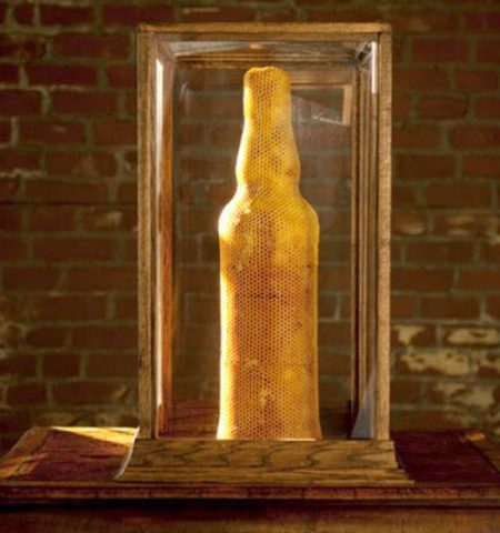 Picture Nature’s 3D Printers: Using 80,000 Honeybees to Create An Amazing Sculpture