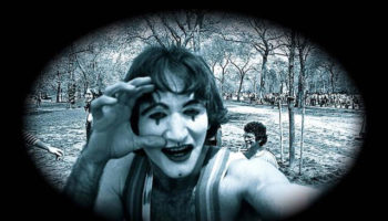 Picture In 1974, A Photographer Took Pictures Of Two Mimes. 35 Years Later, He Was Surprised When He Realized Who They Were