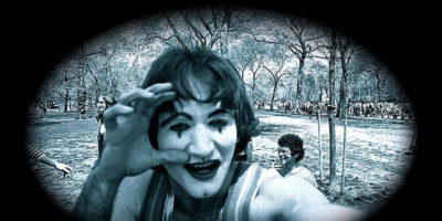 Picture In 1974, A Photographer Took Pictures Of Two Mimes. 35 Years Later, He Was Surprised When He Realized Who They Were