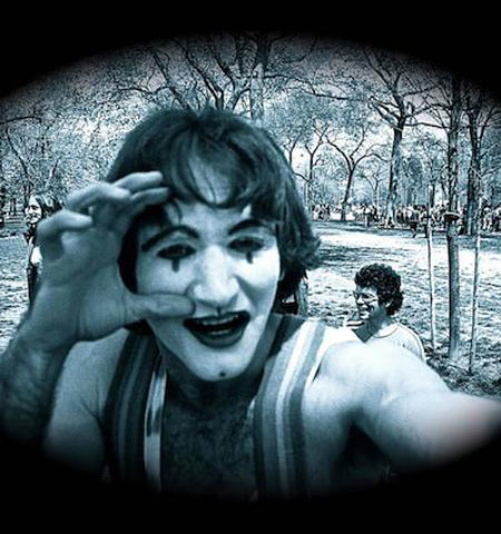 Picture In 1974, A Photographer Took Pictures Of Two Mimes. 35 Years Later, He Was Surprised When He Realized Who They Were