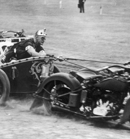 Picture Motorcycle Chariot Racing was a real sport in the 1920s and 1930s