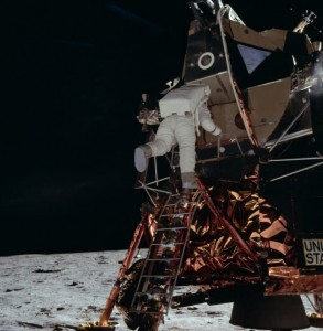 NASA Released 8000+ Photographs From The Apollo Missions