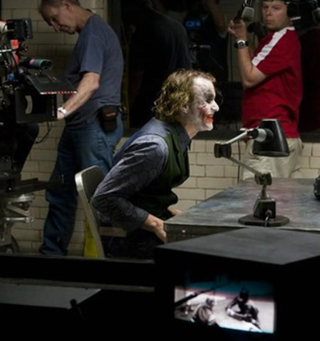 Picture 32 pictures from ‘The Dark Knight’ featuring the unforgettable interrogation scene of “the Joker”