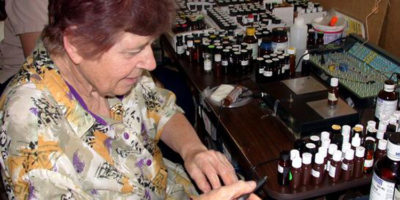 Picture Hulda Clark, the naturopath who famously claimed that, all diseases & cancer was caused by Parasites & hence were curable, dies of Cancer