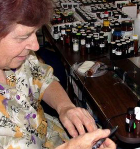 Picture Hulda Clark, the naturopath who famously claimed that, all diseases & cancer was caused by Parasites & hence were curable, dies of Cancer