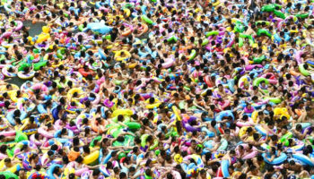 Picture The World’s Most Packed Swimming Pool the “Dead Sea of China” Can Accommodate Over 10,000 People