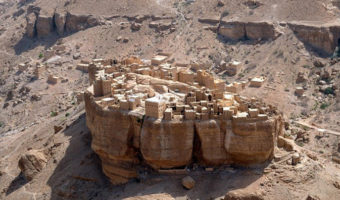Picture There exist 400-year-old cities in Yemen which have skyscrapers made up of mud bricks
