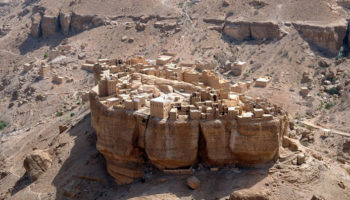 Picture There exist 400-year-old cities in Yemen which have skyscrapers made up of mud bricks