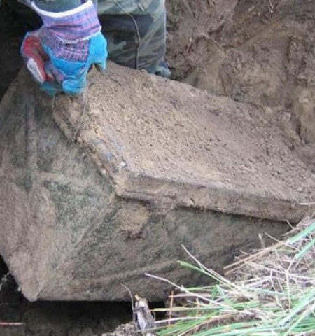 Picture A Man Unearths a 70-Year-Old German Army Field Locker and Finds Belongings of an Officer During WWII