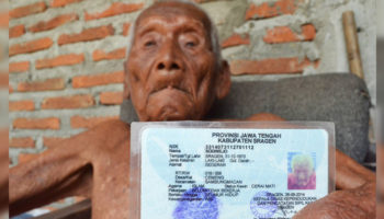 Picture An Indonesian Man, Whose ID Card Says He was Born in 1870, Claims to be the Oldest Person in the World