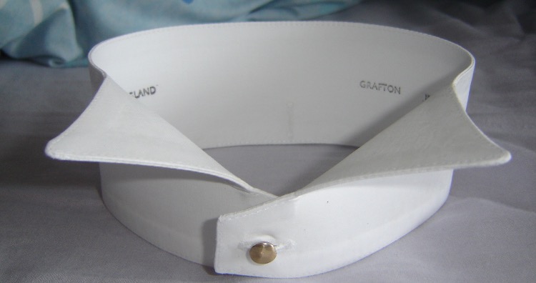 Grafton starched-stiff detachable wing collar