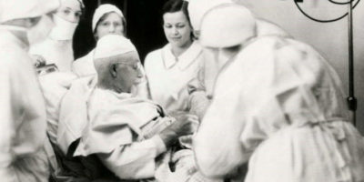 Picture 10 Scientists Who Experimented on Themselves