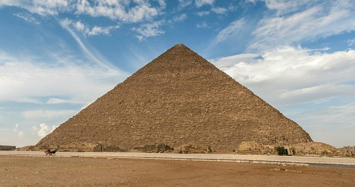 The Great Pyramid of Giza, the Last Remaining of the Seven Wonders of ...