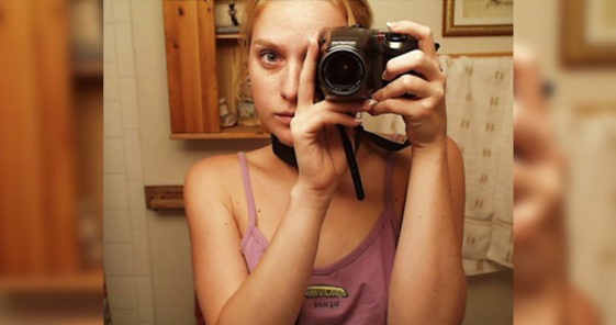 Jennifer Ringley First Person to Broadcast Her Life Online Aound the