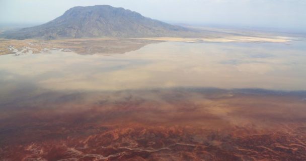 lake natron in tanzania that is rich in salt and soda