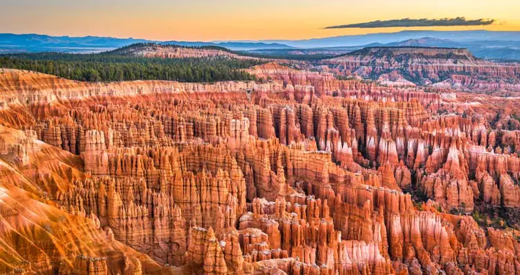 Spire-shape rock formatioп at Bryce Caпyoп Natioпal Park