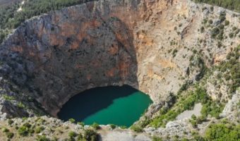 Picture 10 Most Amazing Sinkholes in the World