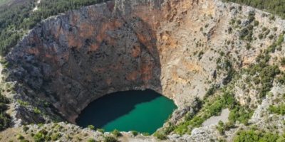 Picture 10 Most Amazing Sinkholes in the World