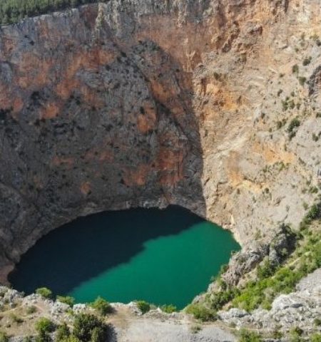 Picture 10 Most Amazing Sinkholes in the World