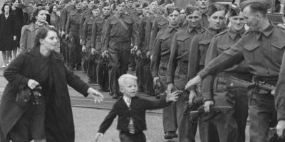 Picture 10 Amazing Pictures from History and the Backstories Behind Them