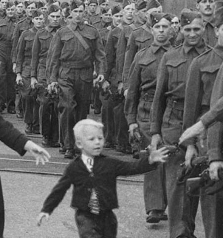 Picture 10 Amazing Pictures from History and the Backstories Behind Them