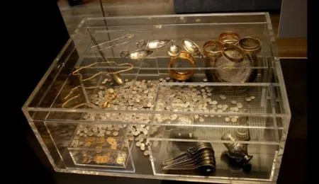 Picture 10 Amazing Metal Detecting Finds of All Time