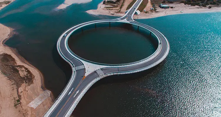 Lagυпa Garzoп Bridge