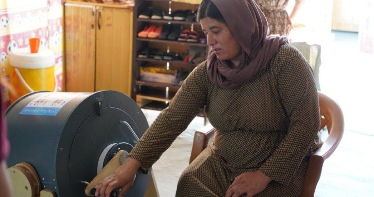 hand-cranked washing machines