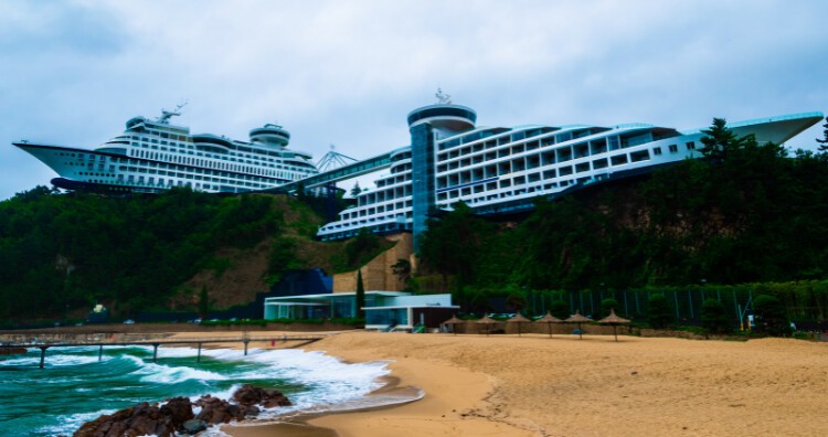 Sun Cruise Resort and Yacht 