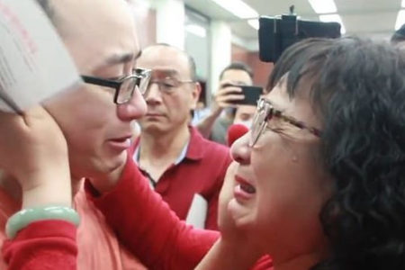 Picture A Chinese Woman Whose Son Was Abducted In A Hotel In 1988, Has Been Reunited With Him After 32 Years